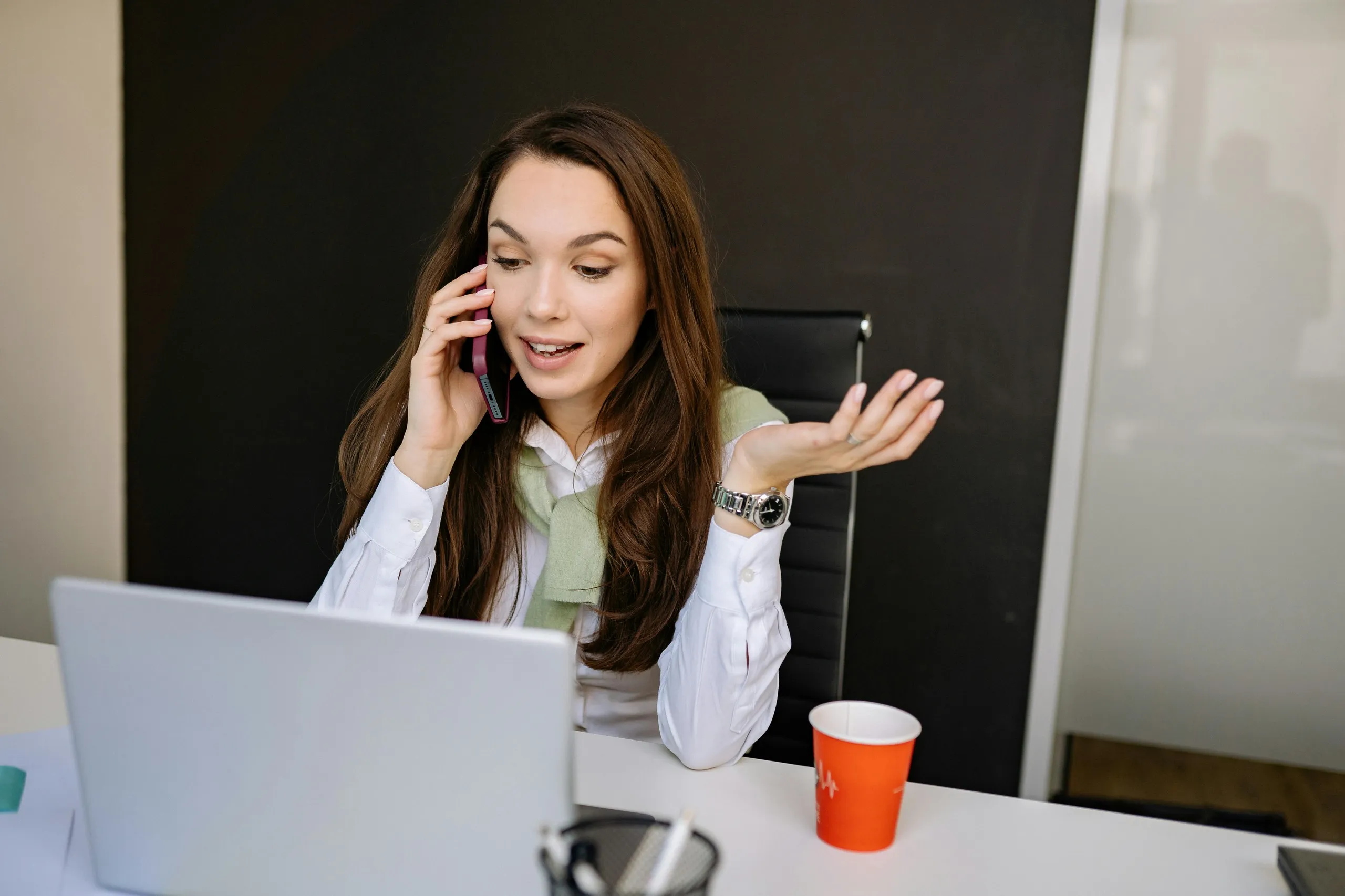 Discover why strong communication between you and your Virtual EA (Virtual Executive Assistant) is vital for productivity, efficiency, and achieving shared goals.